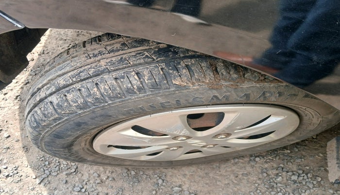 2011 Hyundai i10 SPORTZ 1.2, Petrol, Manual, 1,40,299 km, tyre