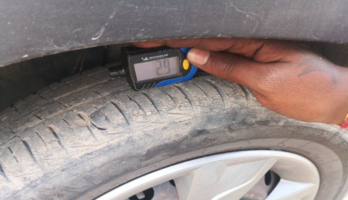 2019 Renault Kwid RXT 1.0 AMT (O), Petrol, Automatic, 58,893 km, tyre