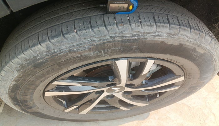 2022 Mahindra XUV700 MX D MT 5 STR, Diesel, Manual, 1,09,300 km, tyre