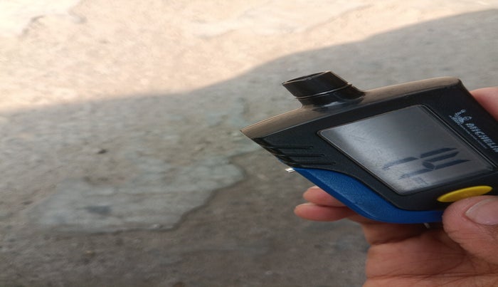 2022 Mahindra XUV700 MX D MT 5 STR, Diesel, Manual, 1,09,300 km, tyre