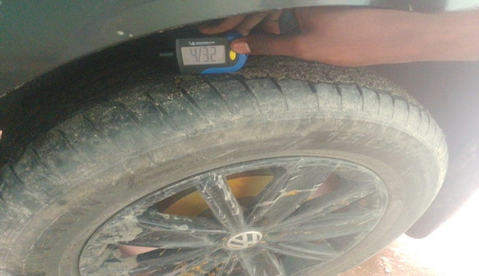 2016 Volkswagen Vento HIGHLINE 1.5 AT, Diesel, Automatic, 1,07,520 km, tyre