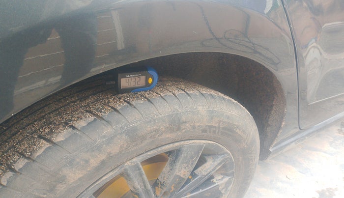 2016 Volkswagen Vento HIGHLINE 1.5 AT, Diesel, Automatic, 1,07,520 km, tyre