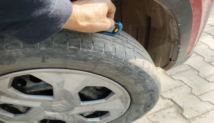 2016 Maruti Vitara Brezza VDI (O), Diesel, Manual, 1,99,063 km, tyre