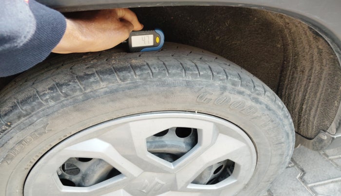 2016 Maruti Vitara Brezza VDI (O), Diesel, Manual, 1,99,063 km, tyre