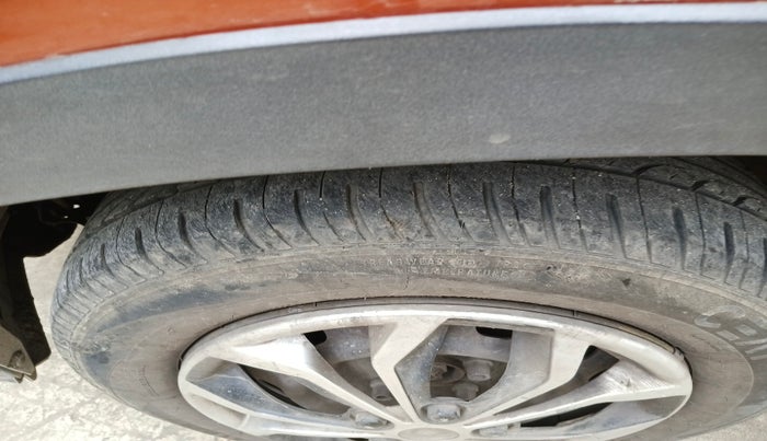 2016 Mahindra Kuv100 K6 PLUS 6 STR, Petrol, Manual, 97,981 km, tyre