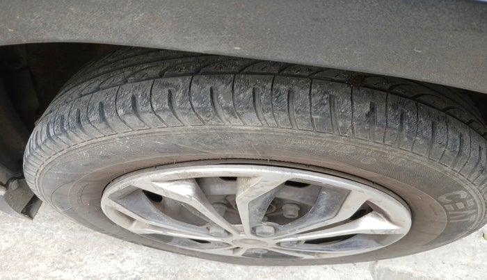 2016 Mahindra Kuv100 K6 PLUS 6 STR, Petrol, Manual, 97,981 km, tyre