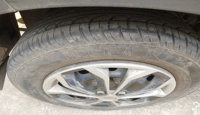 2016 Mahindra Kuv100 K6 PLUS 6 STR, Petrol, Manual, 97,981 km, tyre