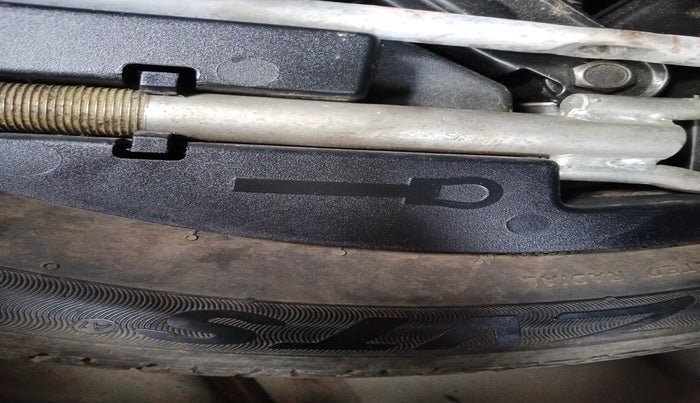 2016 Mahindra Kuv100 K6 PLUS 6 STR, Petrol, Manual, 97,981 km, tyre