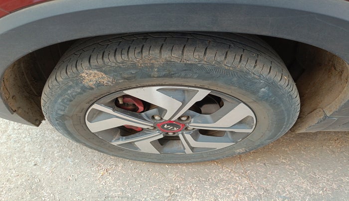 2020 KIA SONET GTX PLUS 1.5 AT, Diesel, Automatic, 2,28,295 km, tyre