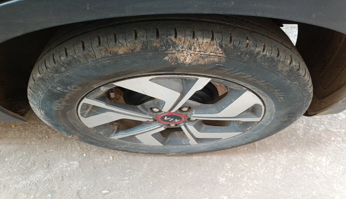 2020 KIA SONET GTX PLUS 1.5 AT, Diesel, Automatic, 2,28,295 km, tyre