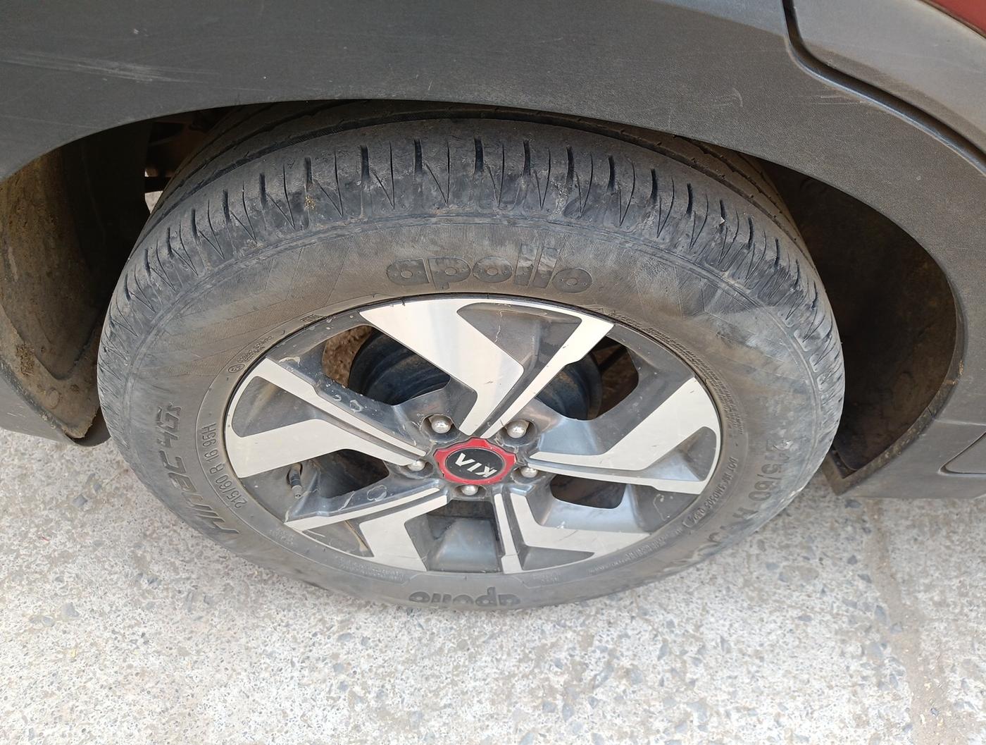 2020 KIA SONET GTX PLUS 1.5 AT, Diesel, Automatic, 2,32,327 km, tyre