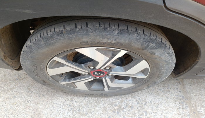 2020 KIA SONET GTX PLUS 1.5 AT, Diesel, Automatic, 2,28,295 km, tyre