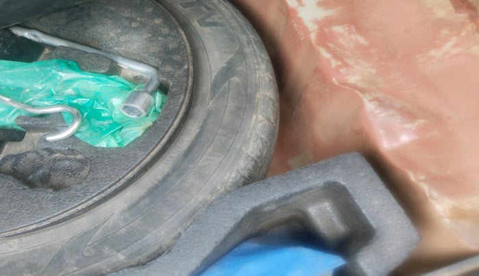 2015 Maruti Ciaz ZXI, Petrol, Manual, 84,054 km, tyre