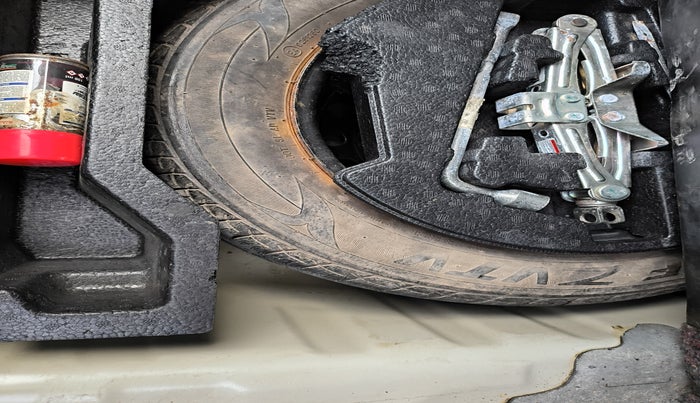 2016 Maruti Ciaz VXI, Petrol, Manual, 90,354 km, tyre