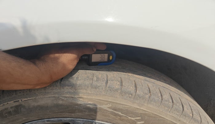 2014 Audi A4 2.0 TDI S LINE, Diesel, Automatic, 1,00,221 km, tyre