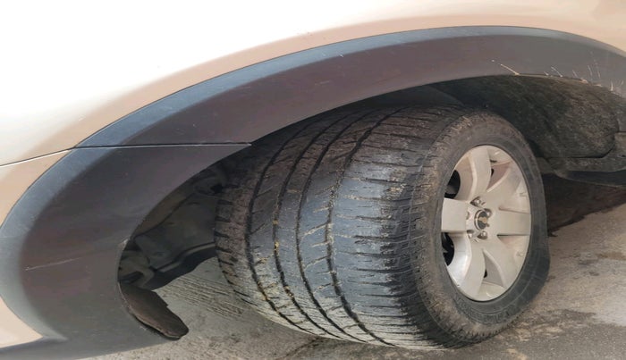 2011 Chevrolet Captiva LTZ AWD AT, Diesel, Automatic, 1,82,384 km, tyre