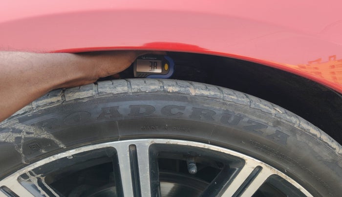 2014 Volvo XC 60 D5 SUMMUM, Diesel, Automatic, 1,55,886 km, tyre