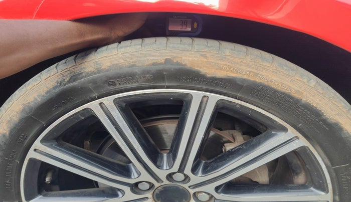 2014 Volvo XC 60 D5 SUMMUM, Diesel, Automatic, 1,55,886 km, tyre