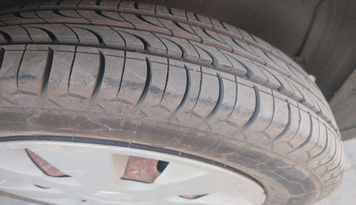 2016 Maruti Alto K10 VXI, Petrol, Manual, 69,169 km, tyre