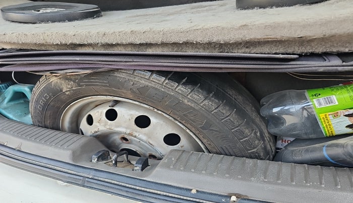 2011 Hyundai i10 MAGNA 1.2, Petrol, Manual, 1,46,874 km, tyre