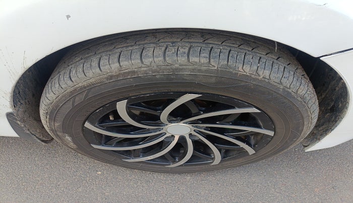 2014 Hyundai New Elantra 1.6 SX MT DIESEL, Diesel, Manual, 1,27,974 km, tyre