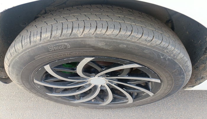 2014 Hyundai New Elantra 1.6 SX MT DIESEL, Diesel, Manual, 1,27,974 km, tyre