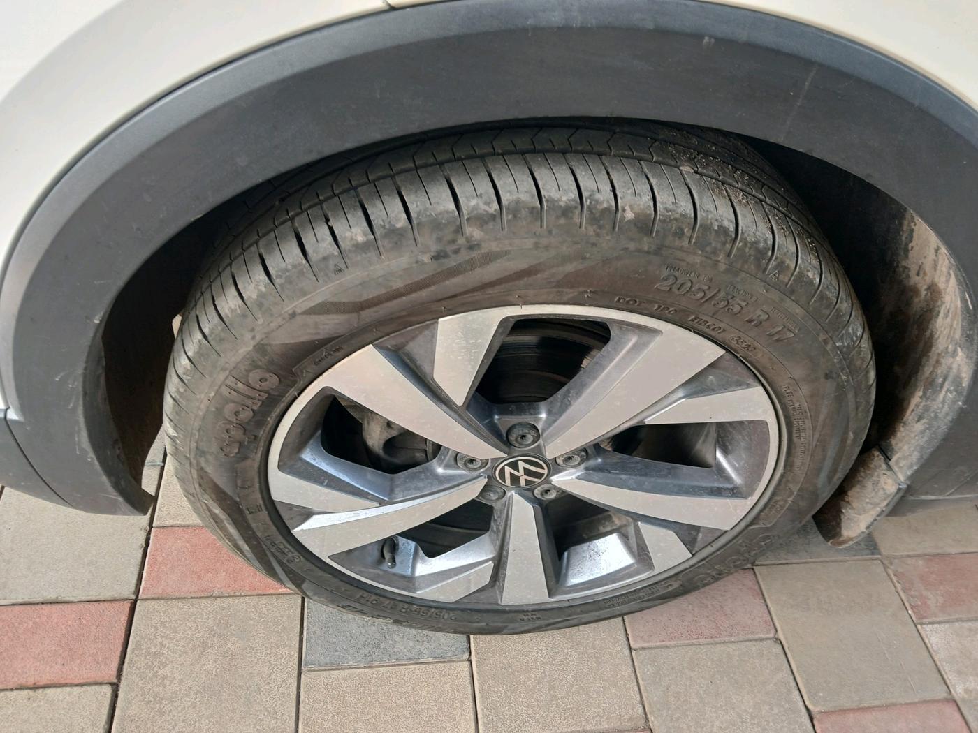 2022 Volkswagen TAIGUN TOPLINE 1.0 TSI AT, Petrol, Automatic, 33,500 km, tyre