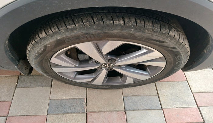 2022 Volkswagen TAIGUN TOPLINE 1.0 TSI AT, Petrol, Automatic, 33,350 km, tyre