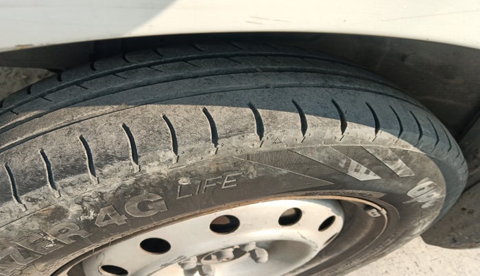 2015 Maruti Swift Dzire LDI, Diesel, Manual, 2,69,121 km, tyre