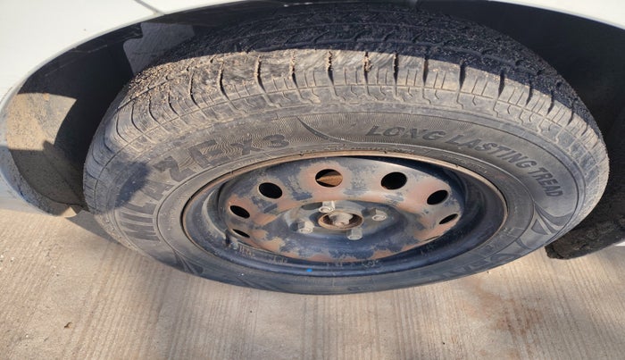 2018 Maruti Dzire VDI, Diesel, Manual, 1,77,690 km, tyre