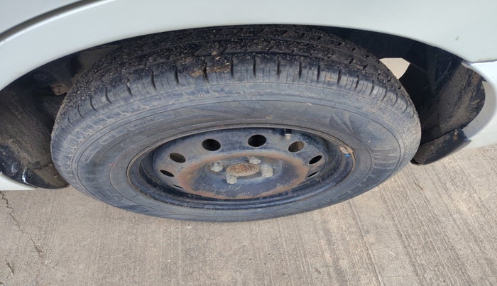 2018 Maruti Dzire VDI, Diesel, Manual, 1,77,690 km, tyre