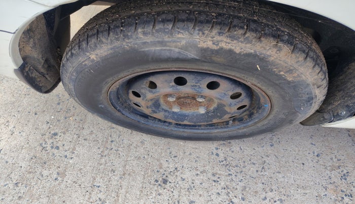 2018 Maruti Dzire VDI, Diesel, Manual, 1,77,690 km, tyre