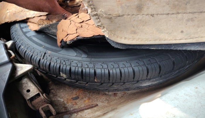 2018 Maruti Dzire VDI, Diesel, Manual, 1,77,690 km, tyre