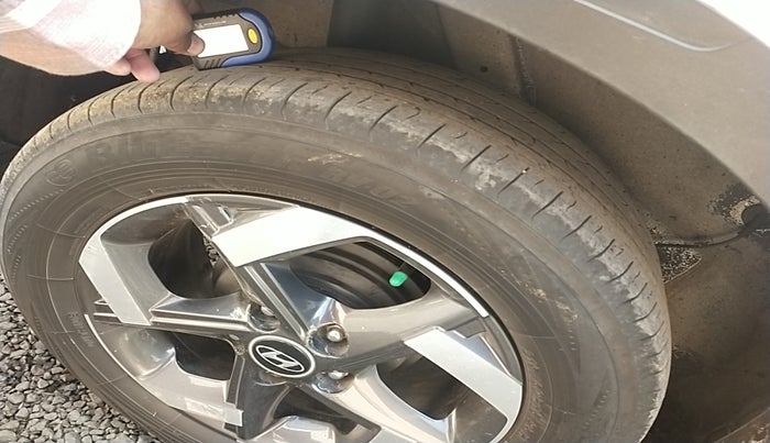 2020 Hyundai VENUE SX 1.5 CRDI, Diesel, Manual, 1,27,023 km, tyre