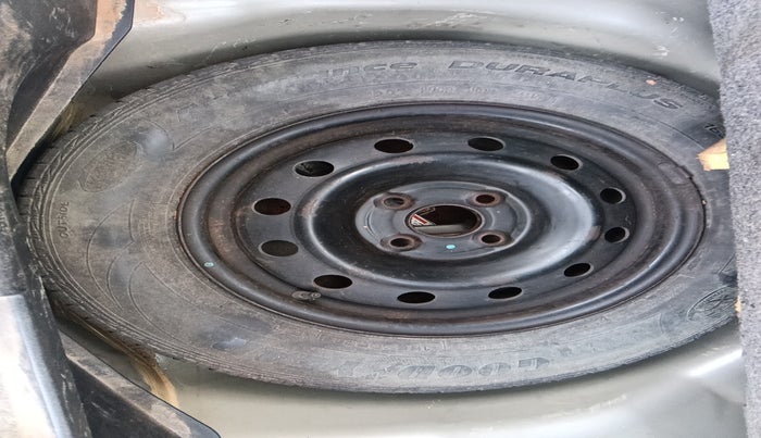 2013 Maruti Swift VXI, Petrol, Manual, 94,834 km, tyre