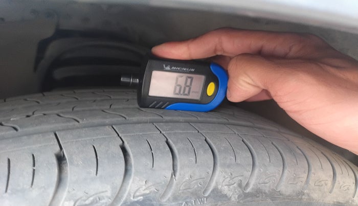 2017 Toyota Innova Crysta 2.8 GX AT 7 STR, Diesel, Automatic, 91,830 km, tyre