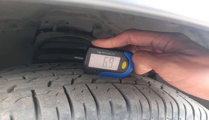 2017 Toyota Innova Crysta 2.8 GX AT 7 STR, Diesel, Automatic, 91,830 km, tyre