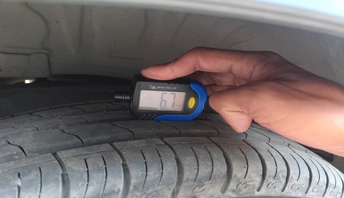 2017 Toyota Innova Crysta 2.8 GX AT 7 STR, Diesel, Automatic, 91,830 km, tyre