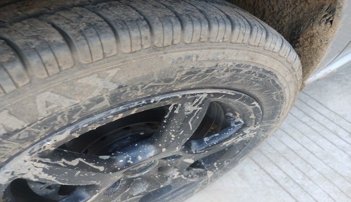 2012 Skoda Rapid ELEGANCE 1.6 TDI CR MT, Diesel, Manual, 2,04,247 km, tyre