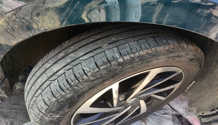 2023 Volkswagen VIRTUS TOPLINE TSI 1.0 MT, Petrol, Manual, 50,575 km, tyre