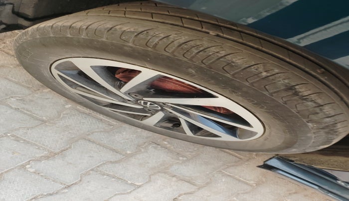 2023 Volkswagen VIRTUS TOPLINE TSI 1.0 MT, Petrol, Manual, 50,575 km, tyre