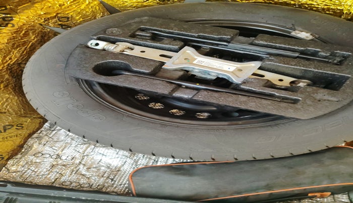 2023 Volkswagen VIRTUS TOPLINE TSI 1.0 MT, Petrol, Manual, 50,575 km, tyre