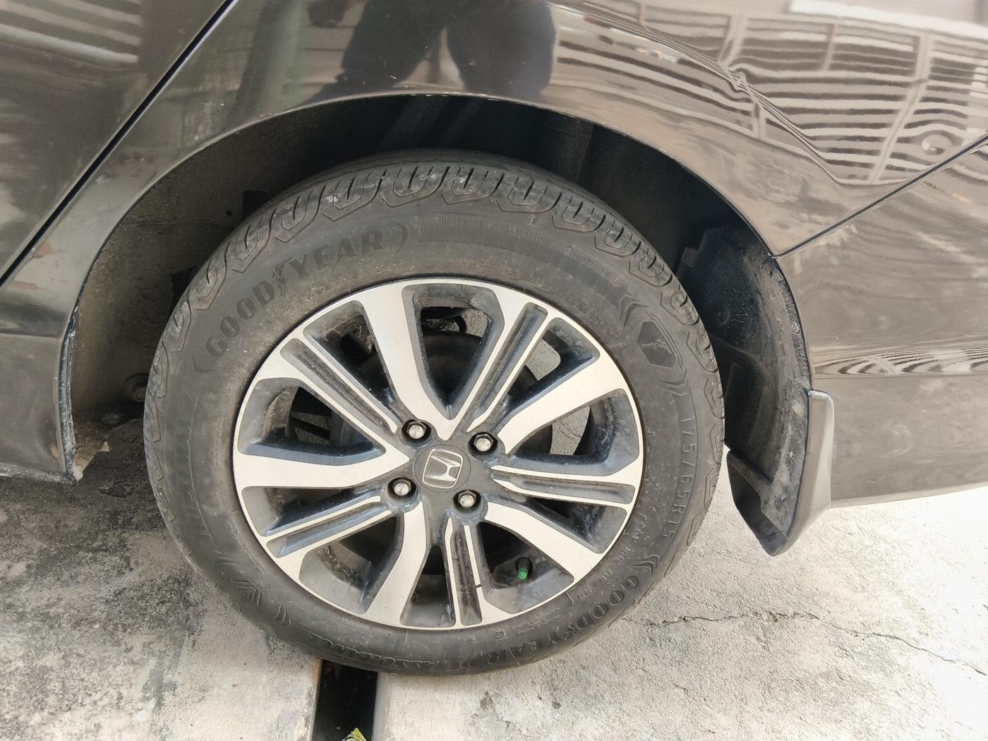 2017 Honda City 1.5L I-VTEC V MT, Petrol, Manual, 68,014 km, tyre