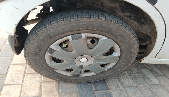 2013 Maruti Wagon R 1.0 VXI, Petrol, Manual, 1,16,500 km, tyre