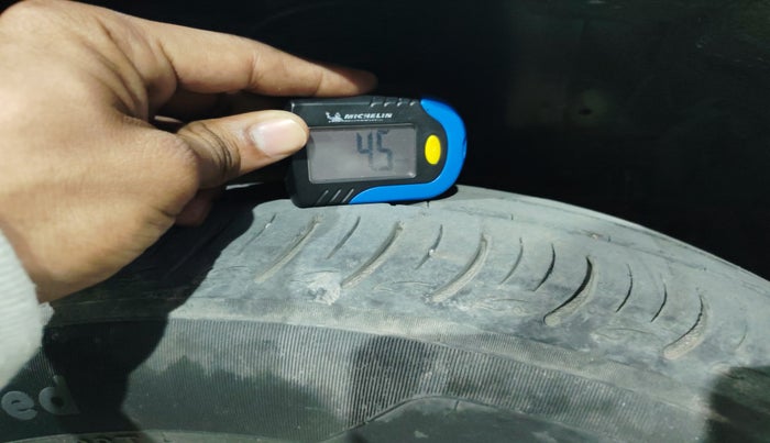 2017 Maruti Swift ZDI, Diesel, Manual, 89,400 km, tyre