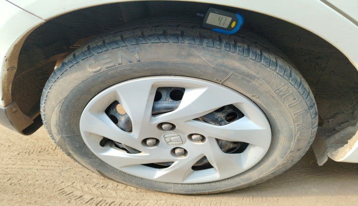 2015 Honda Amaze 1.5L I-DTEC S, Diesel, Manual, 1,35,368 km, tyre