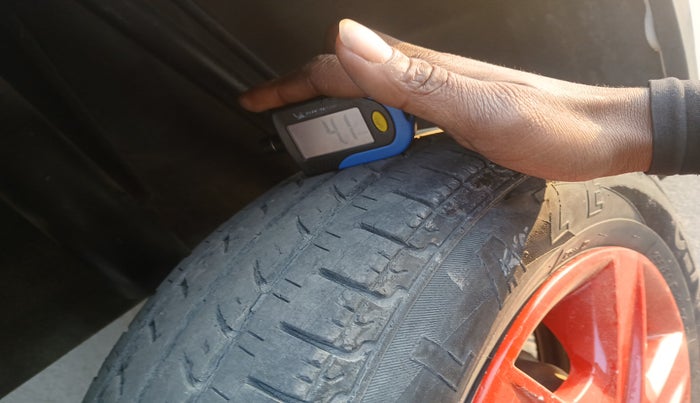 2017 Renault Kwid RXL 1.0, Petrol, Manual, 63,956 km, tyre