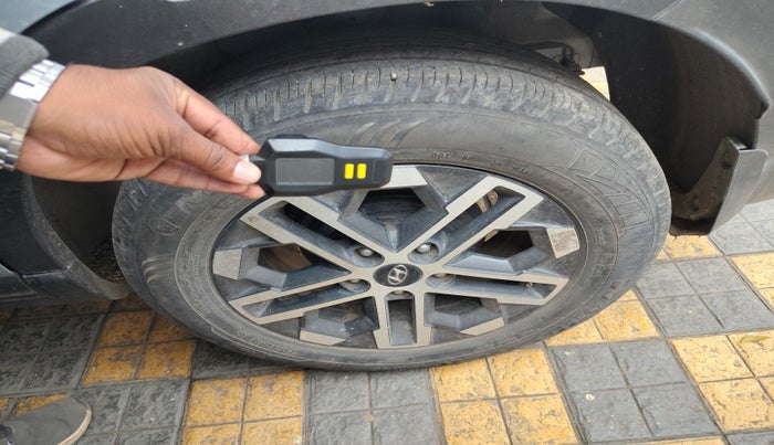 2022 Hyundai VENUE SX (O) 1.5 CRDI, Diesel, Manual, 39,757 km, tyre