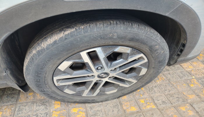 2022 Hyundai VENUE SX (O) 1.5 CRDI, Diesel, Manual, 39,757 km, tyre