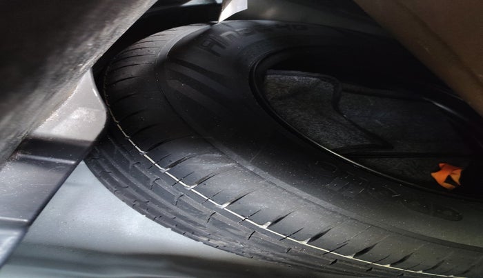 2022 Hyundai VENUE SX (O) 1.5 CRDI, Diesel, Manual, 39,757 km, tyre